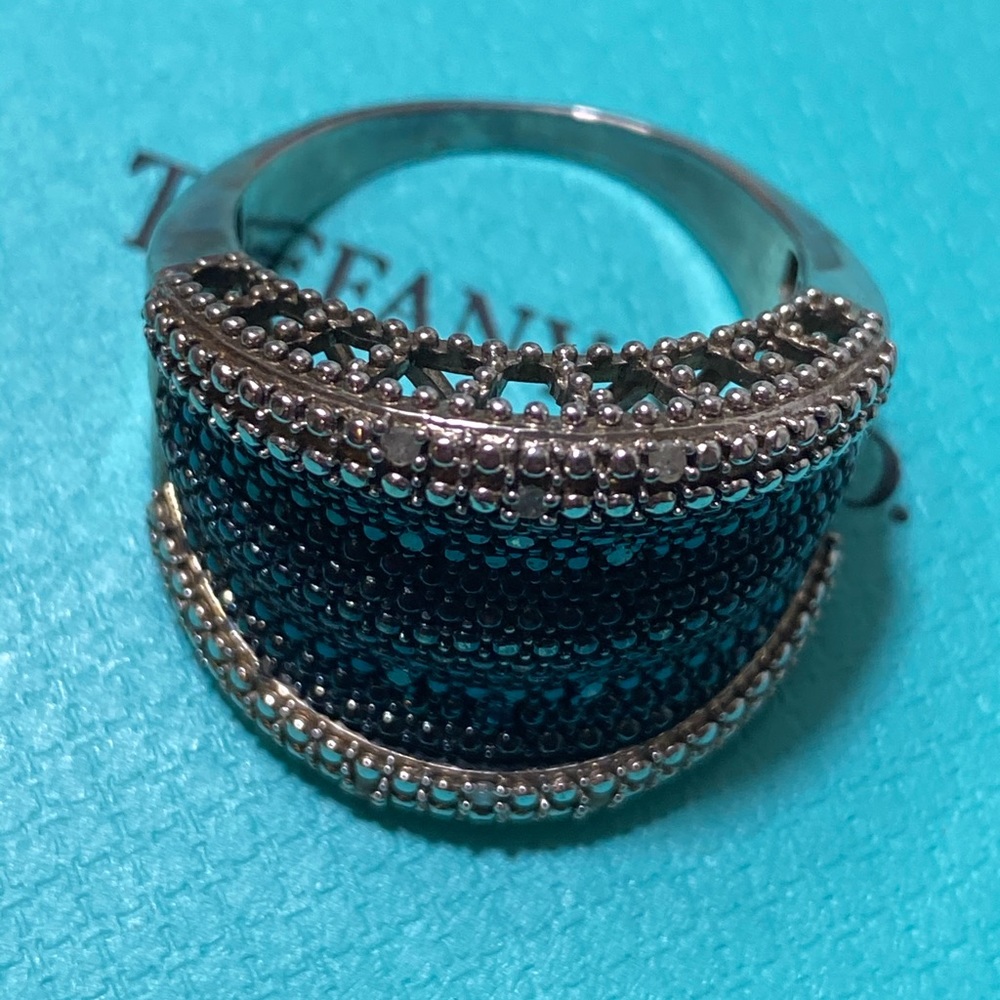 Gorgeous Ring with sapphire